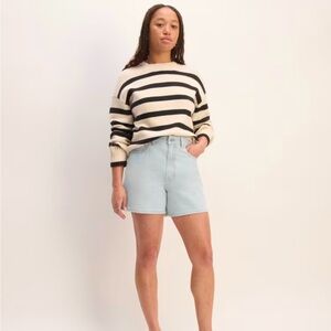 Everlane Blue Jean Shorts with High-Waisted Design and Casual Aesthetic